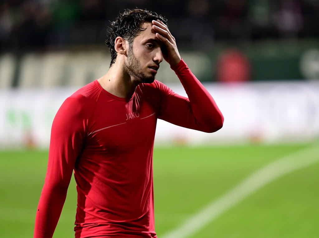 Hakan Çalhanoğlus Einsatz gegen Hoffenheim ist fraglich Hakan Çalhanoğlus Einsatz gegen Hoffenheim ist fraglich