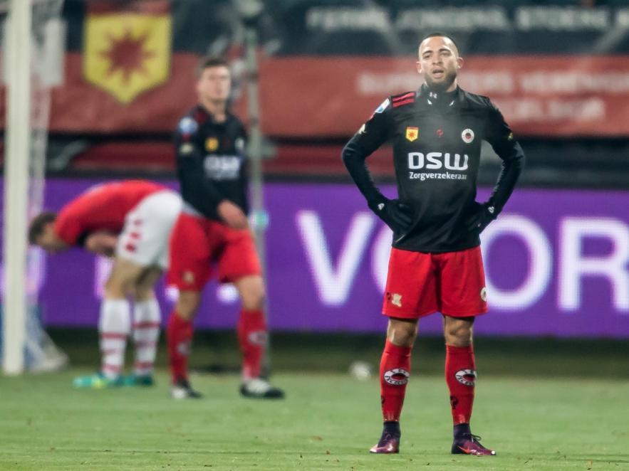 Stanley Elbers (r.) baalt opzichtig nadat Excelsior voor de derde maal een voorsprong weggeeft tegen AZ. (03-12-2016) Stanley Elbers (r.) baalt opzichtig nadat Excelsior voor de derde maal een voorsprong weggeeft tegen AZ. (03-12-2016)