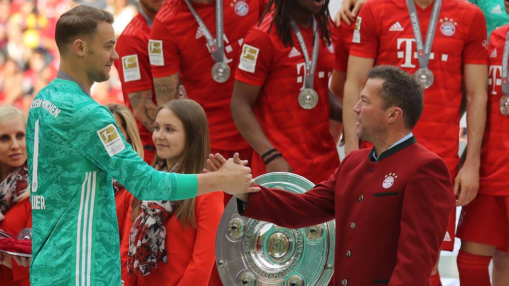 Manuel Neuer und Lothar Matthäus bejubelten in der Vorsaison gemeinsam die Meisterschaft des FC Bayern Manuel Neuer und Lothar Matthäus bejubelten in der Vorsaison gemeinsam die Meisterschaft des FC Bayern