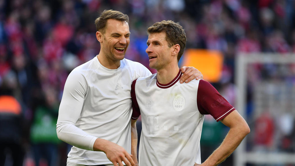 Manuel Neuer und Thomas Müller vom FC Bayern blicken einzig und allein auf das Achtelfinal-Spiel gegen Chelsea