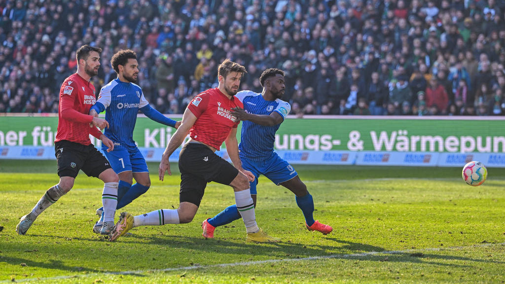 Der 1. FC Magdeburg schlägt Hannover 96 Der 1. FC Magdeburg schlägt Hannover 96