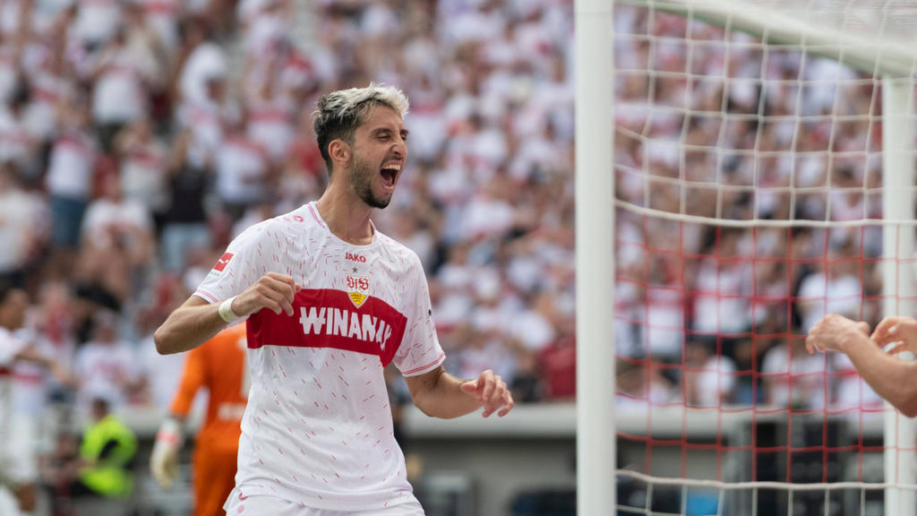 Atakan Karazor steht mit dem VfB Stuttgart nach dem 1. Spieltag an der Spitze der Tabelle