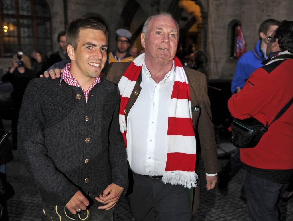 Philipp Lahm (l.) hofft auf eine Rückkehr von Uli Hoeneß (r.) Philipp Lahm (l.) hofft auf eine Rückkehr von Uli Hoeneß (r.)