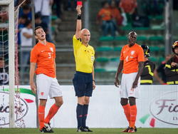 Bruno Martins Indi krijgt na negen minuten een rode kaart tijdens het oefenduel met Italië. (4-9-2014). 