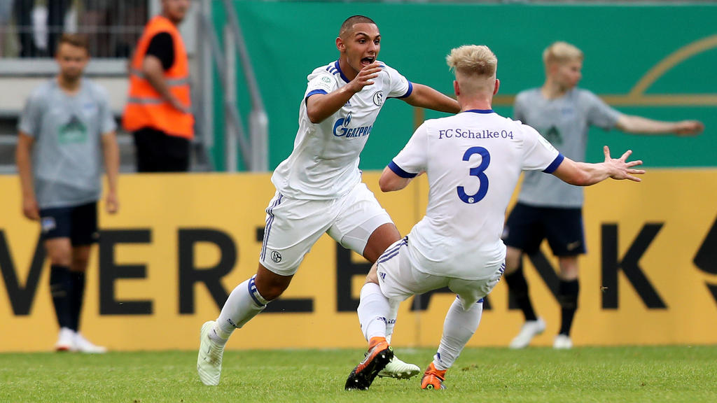 Ahmet Kutucu (l.) sorgt in der Schalker U19 für Furore