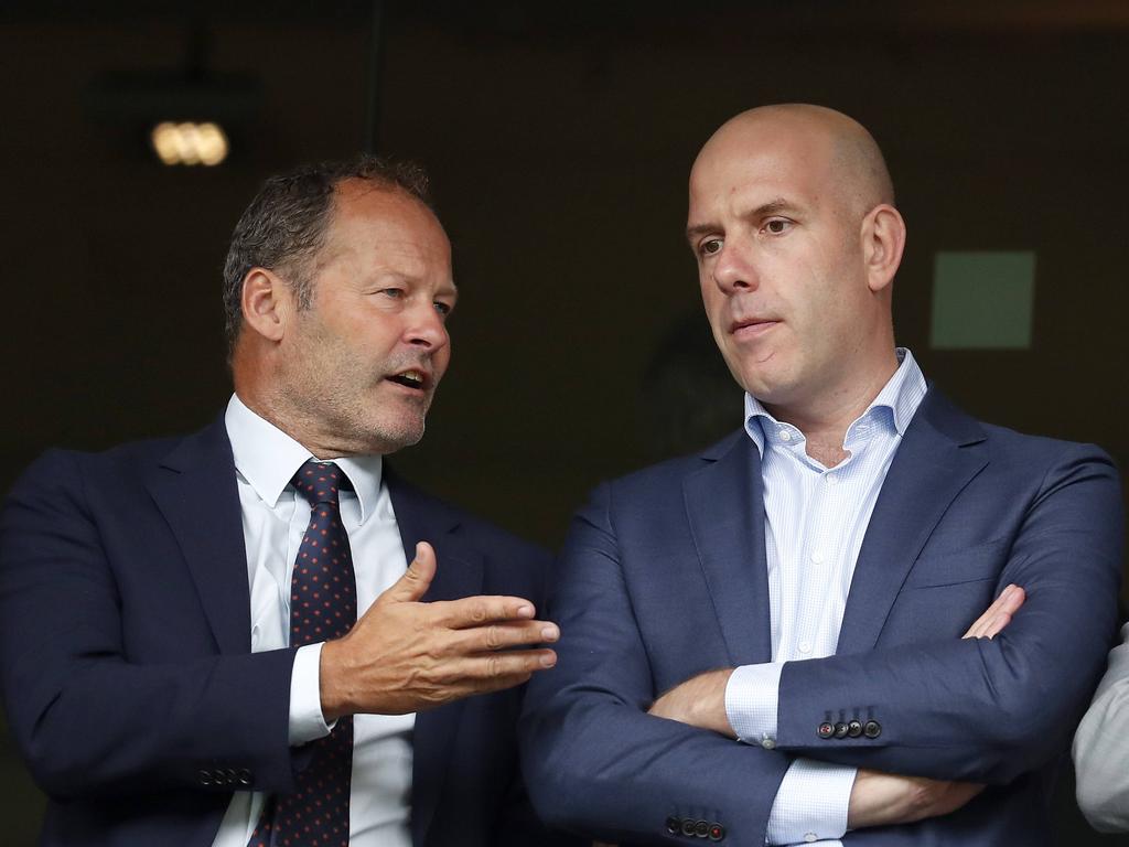Gijs de Jong (r.) in overleg met bondscoach Danny Blind tijdens Feyenoord-PSV. (18-09-2016) Gijs de Jong (r.) in overleg met bondscoach Danny Blind tijdens Feyenoord-PSV. (18-09-2016)