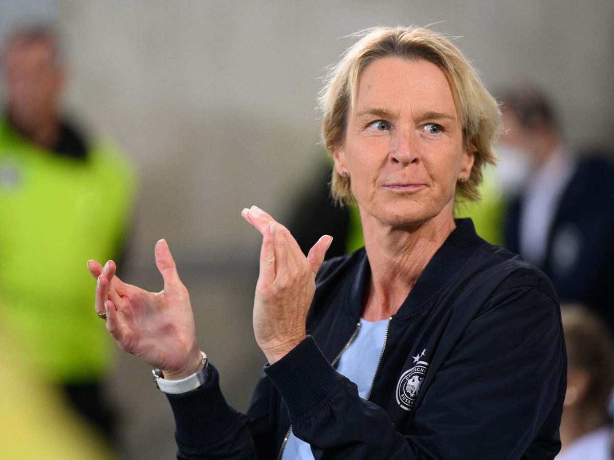 Bundestrainerin Martina Voss-Tecklenburg sucht ein Quartier für die WM 2023.