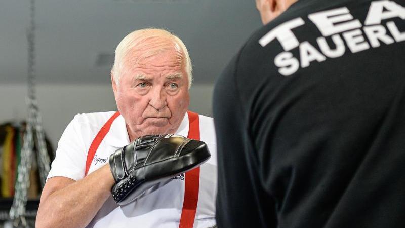 Ulli Wegner musste binnen eines halben Jahres zum zweiten Mal unters Messer Ulli Wegner musste binnen eines halben Jahres zum zweiten Mal unters Messer