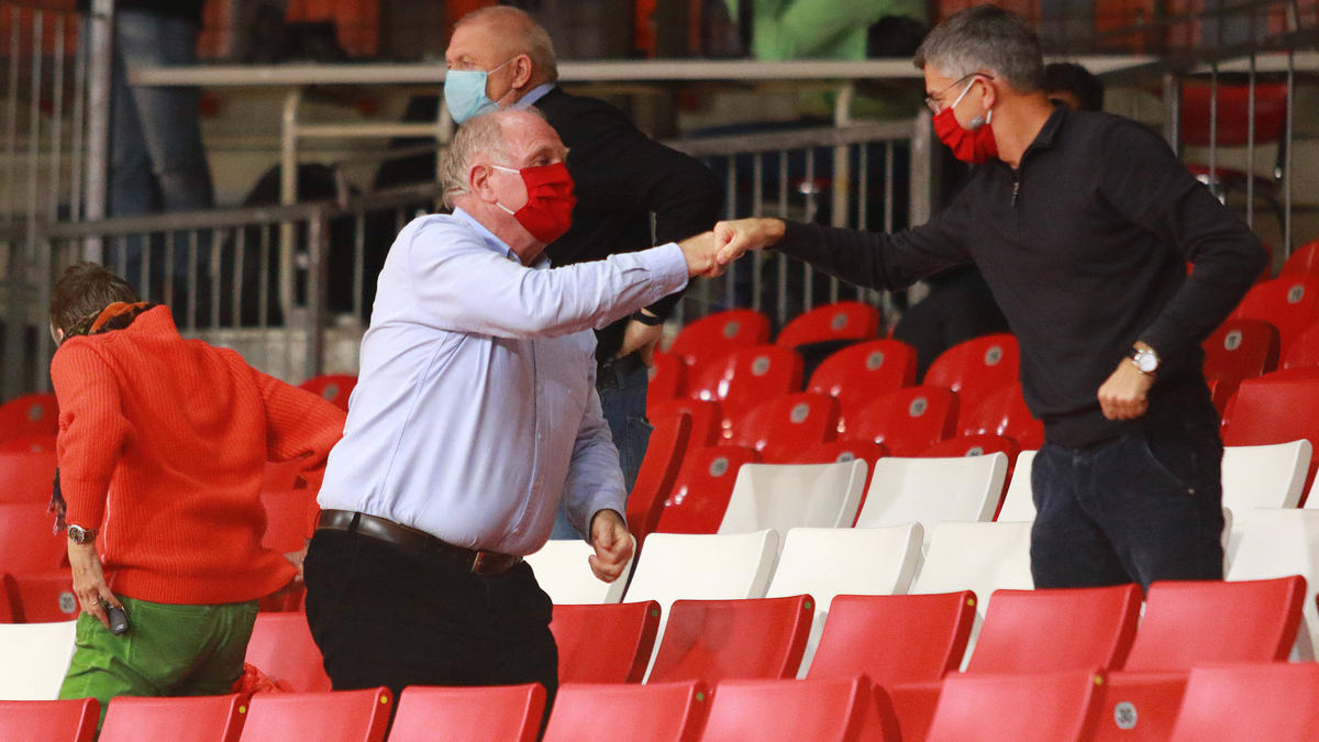 Ist ein großer Fan der Bayern-Basketballer: Ex-Präsident Uli Hoeneß (li.) Ist ein großer Fan der Bayern-Basketballer: Ex-Präsident Uli Hoeneß (li.)