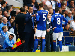 Evertons Teammanager Roberto Martínez nimmt John Stones in Schutz