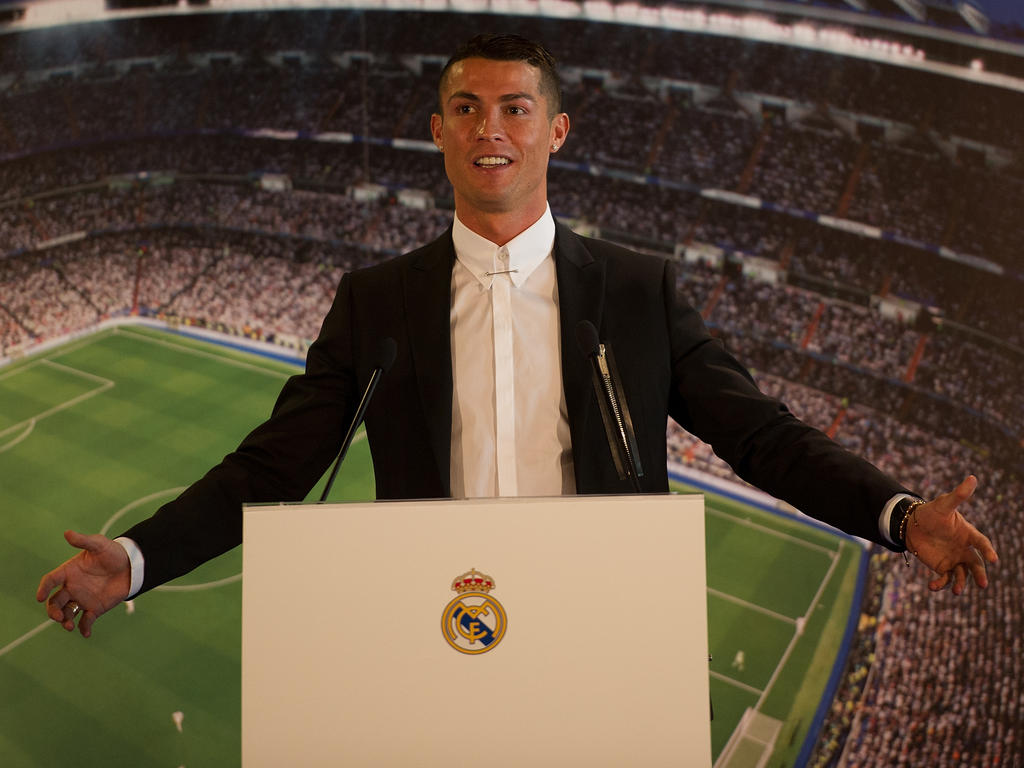 Cristiano Ronaldo verlängerte seinen Vertrag bei Real Madrid Cristiano Ronaldo verlängerte seinen Vertrag bei Real Madrid