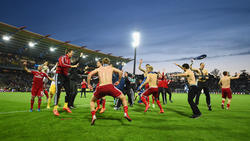 Der HSV rettete sich 2015 in der Relegation gegen den KSC