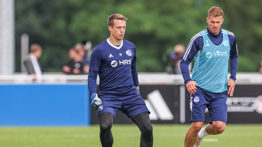 Schon vor seinem ersten Pflichtspiel für Schalke 04 in der Kritik: Torhüter Alexander Schwolow