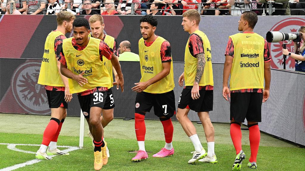 Ansgar Knauff (l.) ist derzeit nicht mehr als Reservist bei Eintracht Frankfurt Ansgar Knauff (l.) ist derzeit nicht mehr als Reservist bei Eintracht Frankfurt