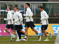 Wer hat im Rennen um den Startplatz im Sturm die Nase vorn? Mario Götze (2.v.l.) oder Mario Gomez (2.v.r.)?