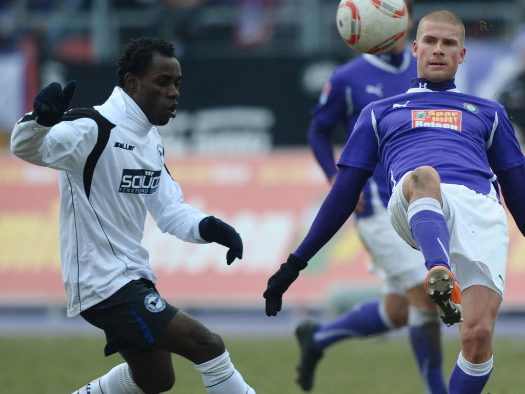 Eke Uzoma (l.) spielte auch für Arminia Bielefeld