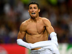 Christiano Ronaldo destrozó su camiseta al marcar. (Foto: Getty)