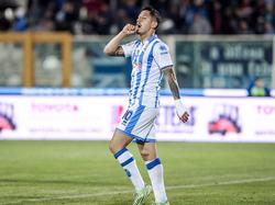 Gianluca Lapadula baalt van een gemiste kans namens Pescara in de wedstrijd tegen Latina. (20-05-2016)