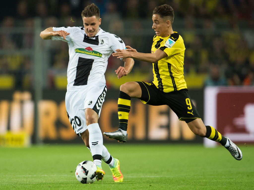 Christian Günter (r.) im Zweikampf mit Emre Mor (23.09.2016).