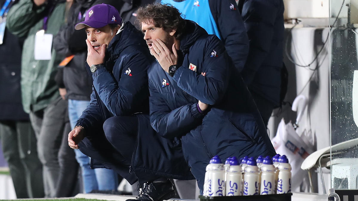Vincenzo Montella (l.) steht bei Florenz nicht mehr an der Seitenlinie