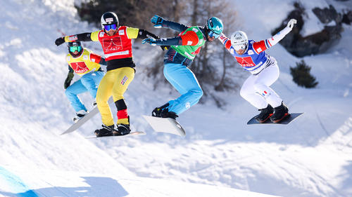 Nörl (2. v. l.) gehört zu den Favoriten im Snowboard-Cross