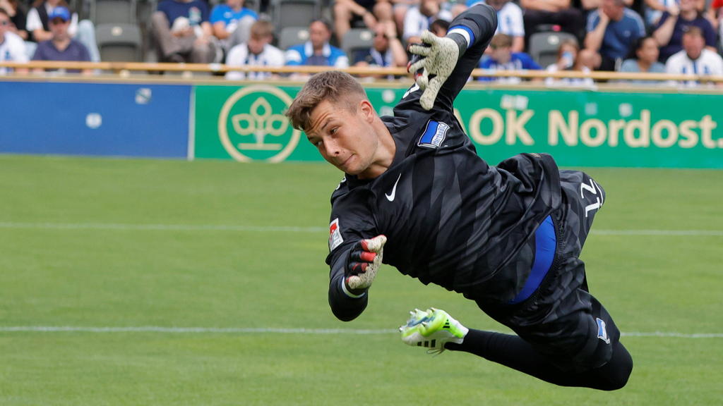 Tjark Ernst fliegt künftig als Stammtorwart für Hertha BSC durch die Lüfte Tjark Ernst fliegt künftig als Stammtorwart für Hertha BSC durch die Lüfte