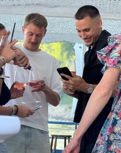 Tim Lemperle (r.) am Sonntag auf dem Rhein Roxy. Bildquelle: Privat