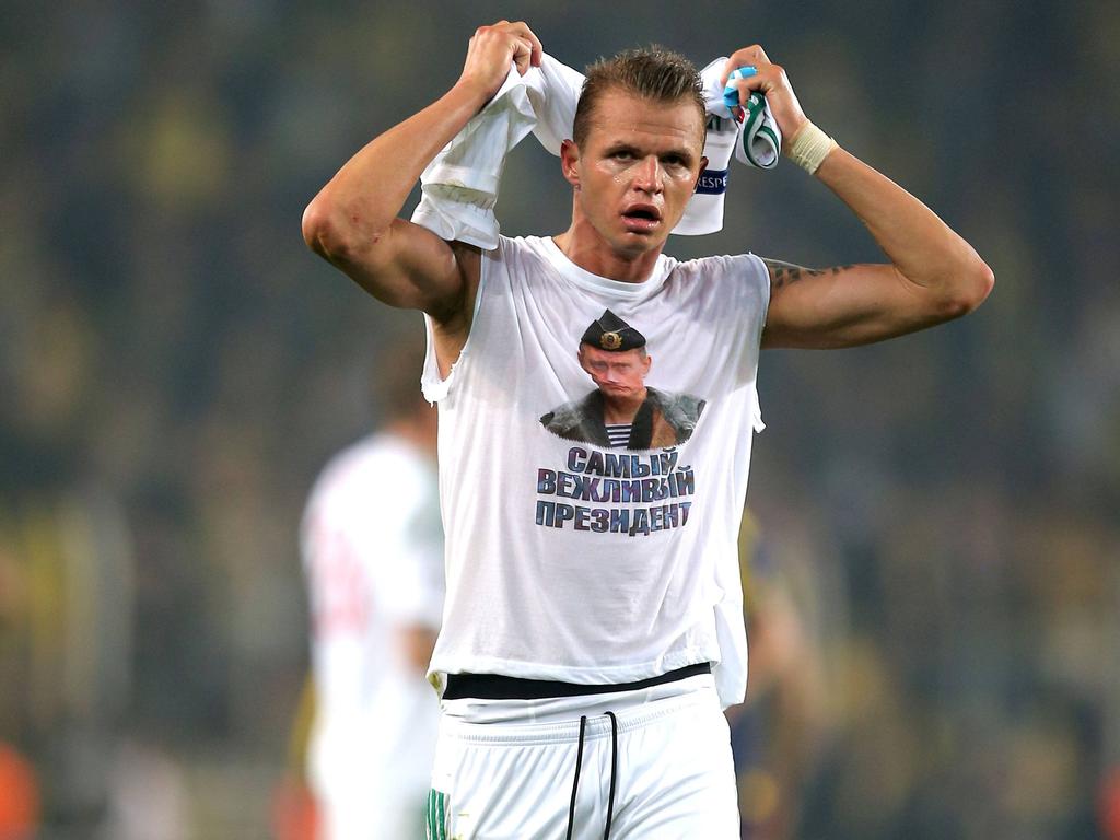 Lok-Spieler Dmitriy Tarasov zeigte nach Spielende sein umstrittenes T-Shirt