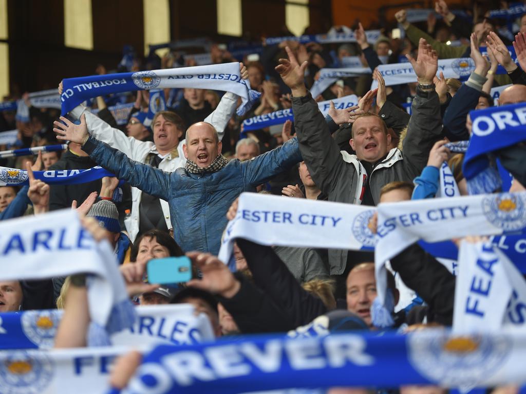 Die Fans von Leicester City feiern die Tabellenführung Die Fans von Leicester City feiern die Tabellenführung