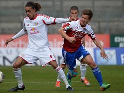Yussuf Poulsen (l.) erzielte das 1:0 für RB Leipzig