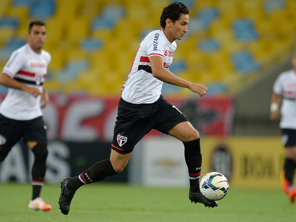 Ganso in actie voor São Paulo FC tegen Fluminense FC. (21-05-2014)