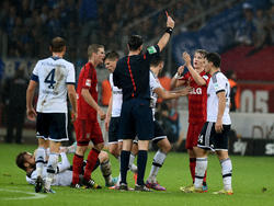 Tin Jedvaj (2.v.r.) sah gegen Schalke die Rote Karte
