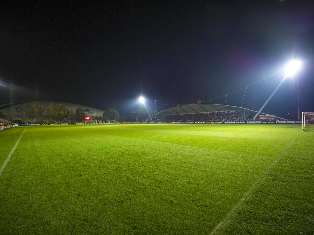 Het theater op de dinsdagavond is het sportcomplex van Ajax. Ajax A1 - FC Barcelona A1 wordt op De Toekomst afgewerkt. (04-11-2014)