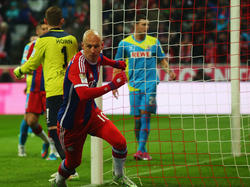 Arjen Robben marcó de cabeza en la segunda mitad. (Foto: Getty)