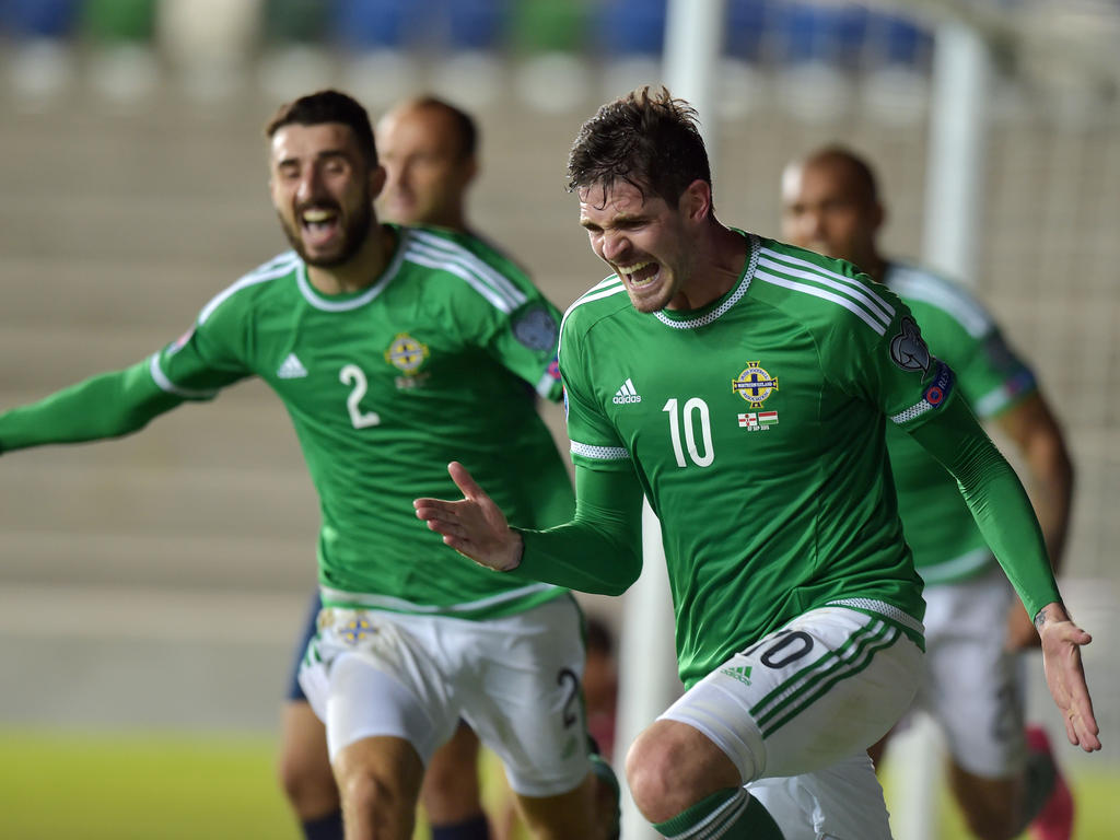 Kyle Lafferty feiert seinen Ausgleichstreffer für Nordirland gegen Ungarn