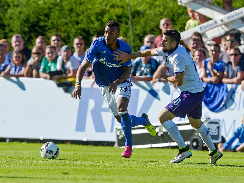 Schalkes Eric Maxim Choupo-Moting (l.) traf gegen Florenz doppelt