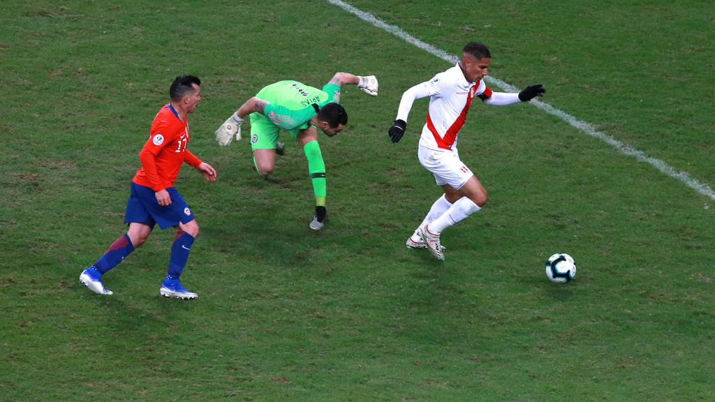 Paolo Guerrero (r.) traf zum 3:0-Endstand für Peru