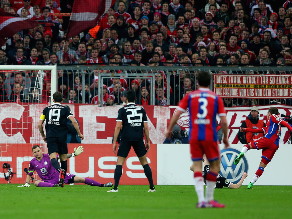Mario Götze hizo el 2-0 ante el Braunschweig en Copa de Alemania. (Foto: Getty)