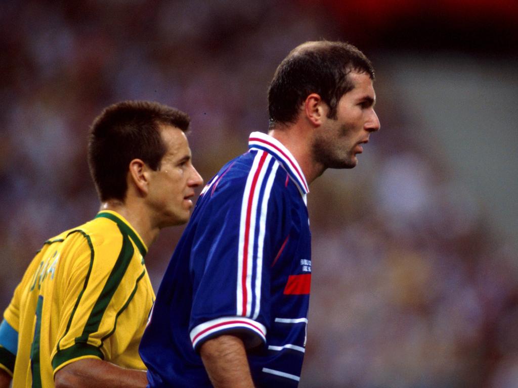 Dunga (izq.) y Zinedine Zidane (dcha.) en la final del Mundial 1998. (Foto: Getty)
