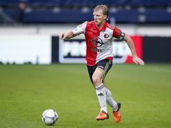 Dirk Kuyt heeft balbezit tijdens het competitieduel sc Heerenveen - Feyenoord. (18-10-2015)