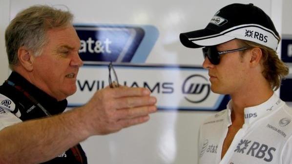 Klare Ansage: Patrick Head im Gespräch mit Formel-1-Fahrer Nico Rosberg Klare Ansage: Patrick Head im Gespräch mit Formel-1-Fahrer Nico Rosberg