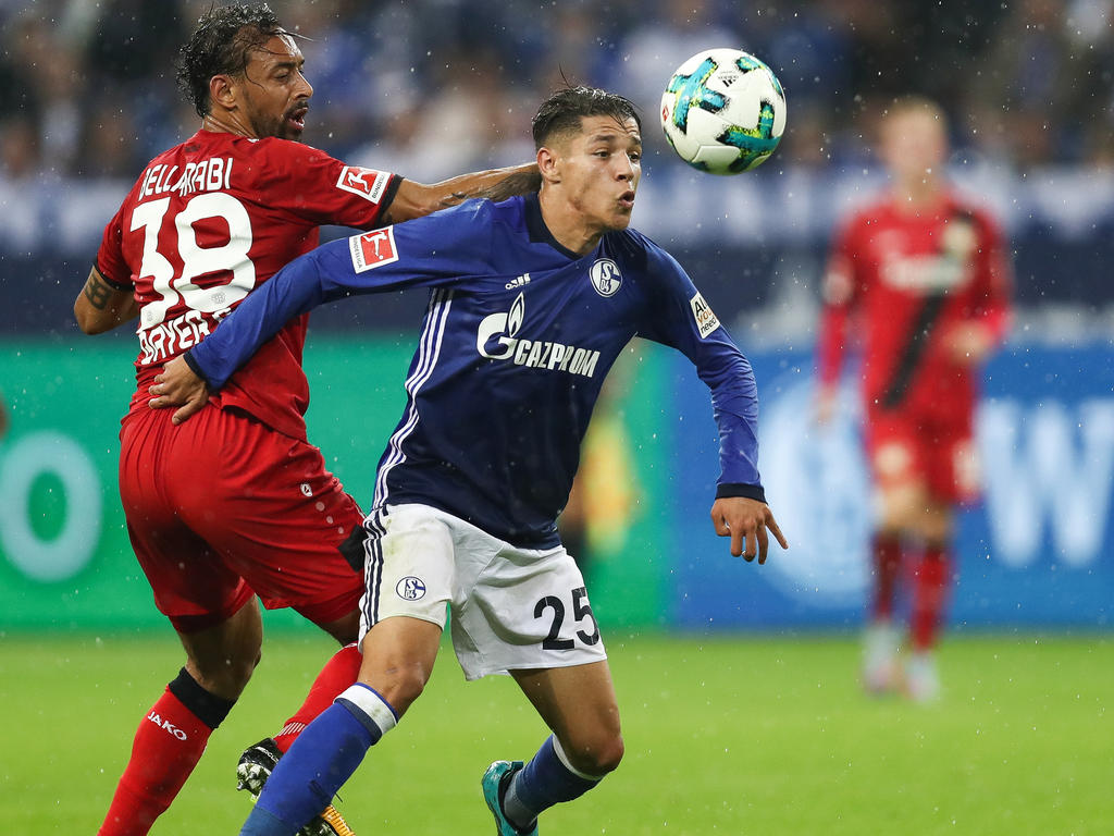Amine Harit (re.) im Dress des FC Schalke 04