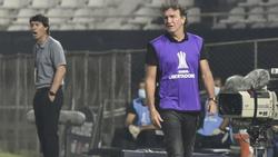Auch Santos-Coach Cuca (r.) wurde positiv getestet