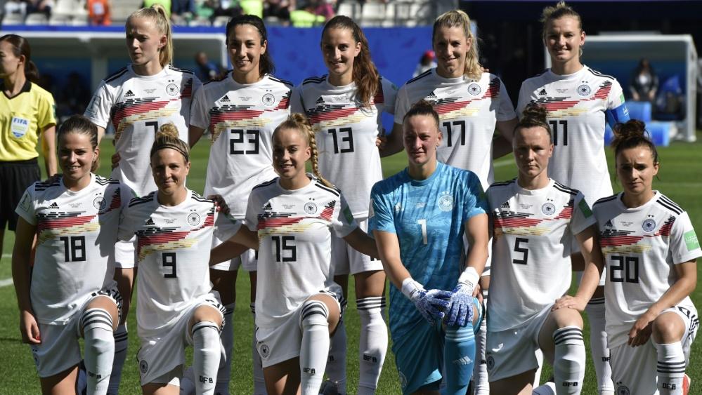 Die deutschen Frauen müssen gegen Australien womöglich ohne Alexandra Popp (oben rechts) auskommen