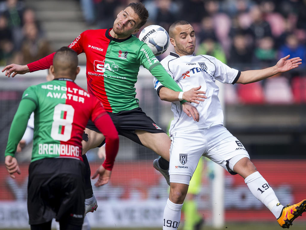 Christian Santos (m.) gaat tijdens de wedstrijd NEC - Heracles Almelo een kopduel aan met Iliass Bel Hassani (r.). (06-03-2016) Christian Santos (m.) gaat tijdens de wedstrijd NEC - Heracles Almelo een kopduel aan met Iliass Bel Hassani (r.). (06-03-2016)