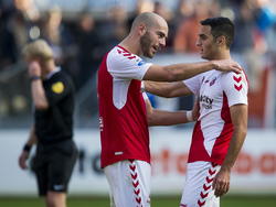 Spits Ruud Boymans (l.) spreekt Sofyan Amrabat (r.) toe tijdens de competitiewedstrijd FC Utrecht - Vitesse. (02-11-2014)