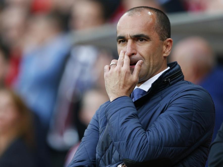 Everton-trainer Roberto Martínez ziet zijn ploeg op een 2-0 achterstand komen tegen Sunderland. De positie van de Spanjaard komt verder onder druk te staan. (11-05-2016)
