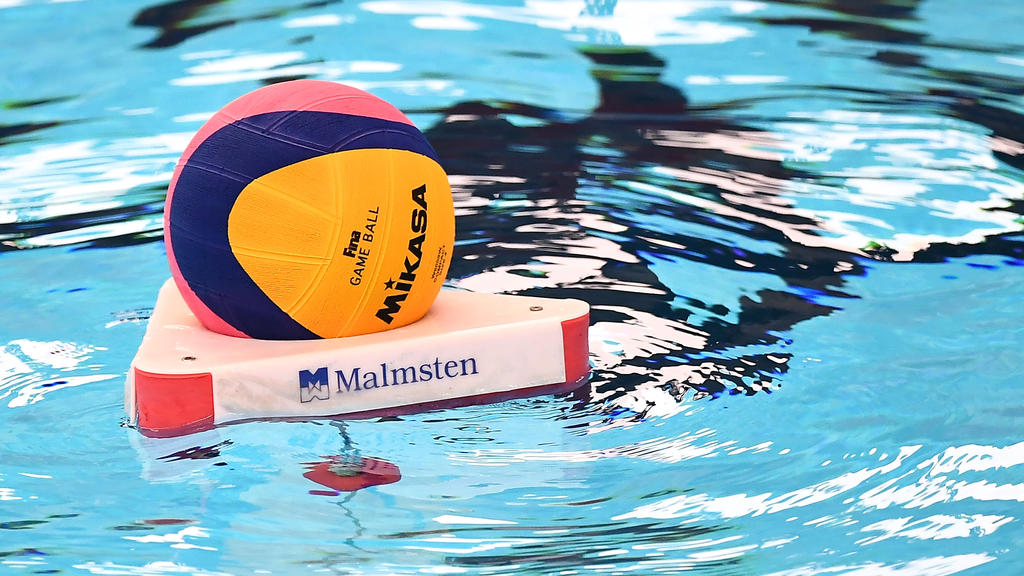 Ein Wasserball-Spiel musste wegen eines Angriffs auf Spieler abgesagt werden Ein Wasserball-Spiel musste wegen eines Angriffs auf Spieler abgesagt werden