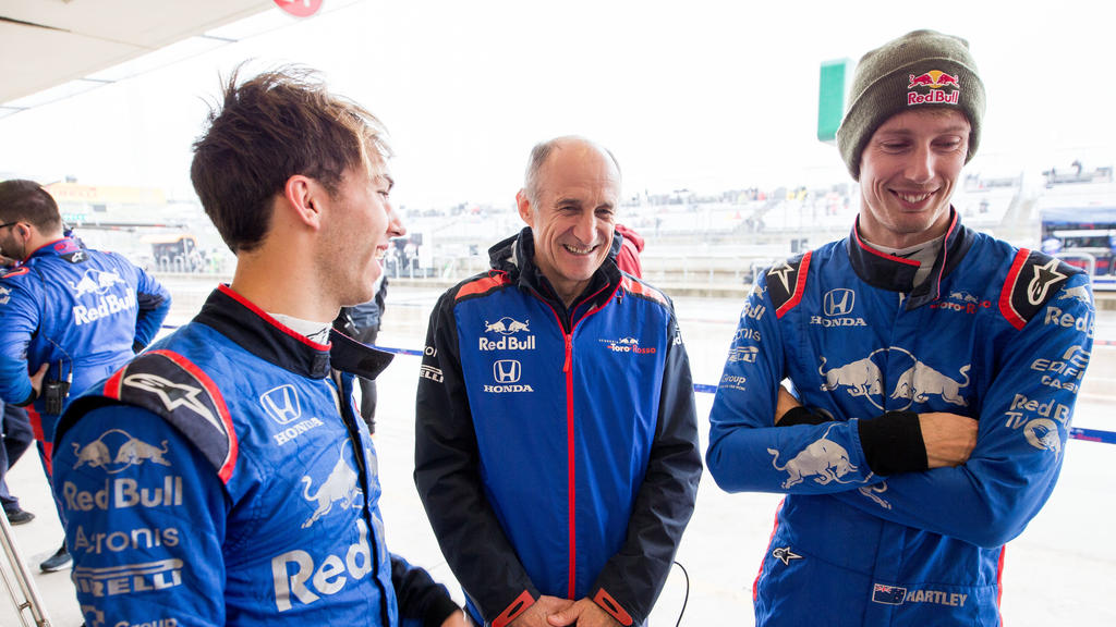 Tost (m.) ist von Fahrern wie Gasly (l.) und Kvyat (r.) überzeugt Tost (m.) ist von Fahrern wie Gasly (l.) und Kvyat (r.) überzeugt