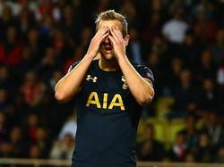 Harry Kane baalt van een gemiste kans tijdens de Champions League-wedstrijd AS Monaco - Tottenham Hotspur. (22-11-2016)